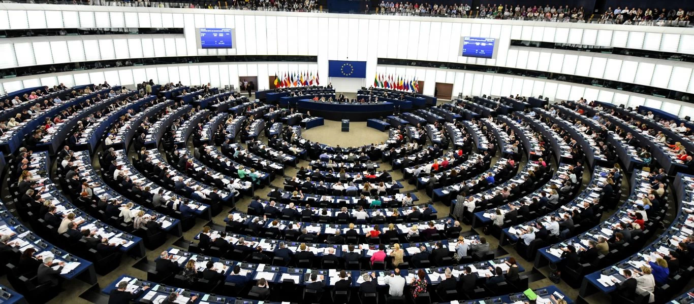 Οι ευρωβουλευτές προτρέπουν να συνεχιστεί ο εμβολιασμός